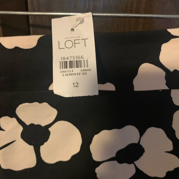 NWT pencil skirt - Picture 3 of 3